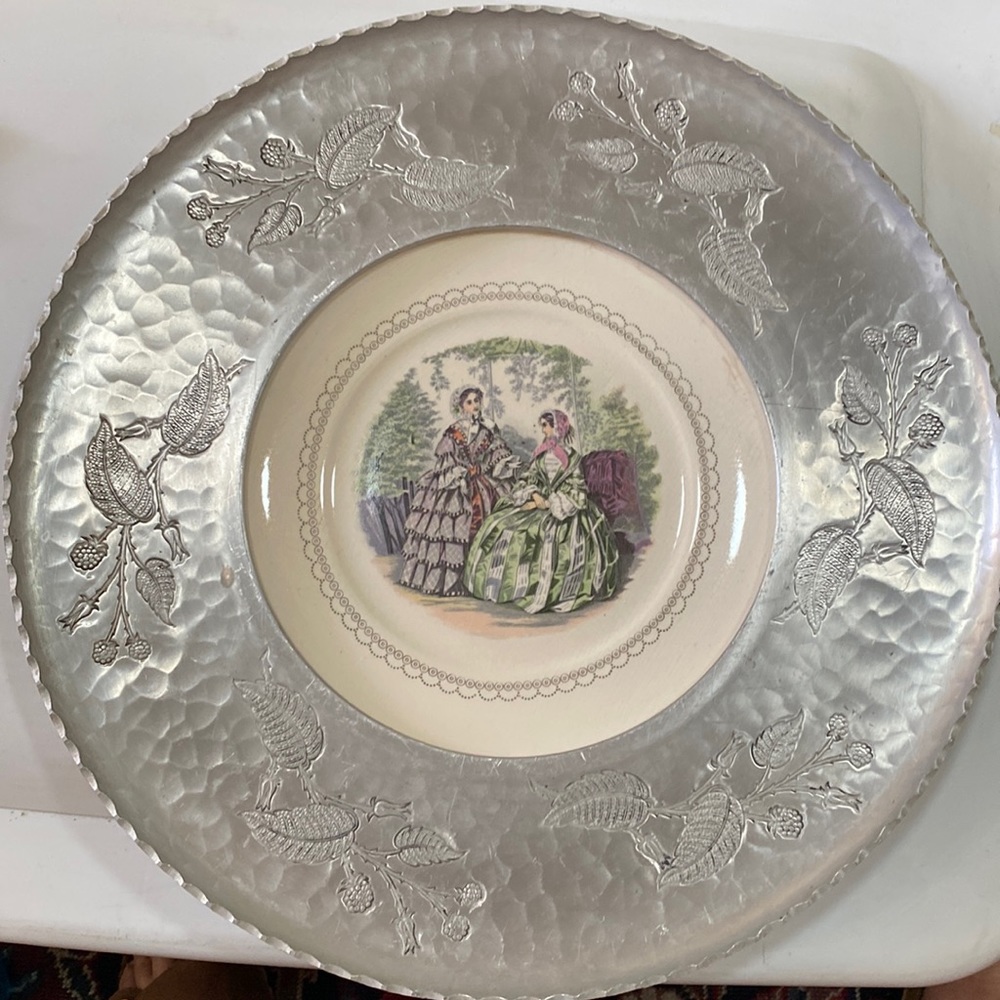 Vintage Victorian photo plate hand wrought hammered aluminum frame 16.5”diameter